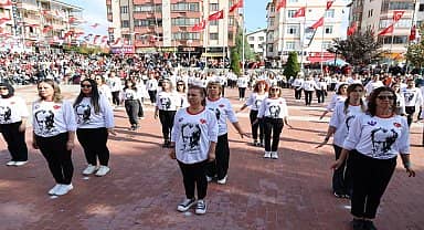 100. Yılda Safranbolu'da 100 kişilik zeybek