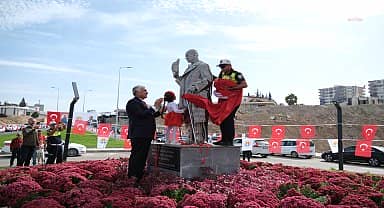 Adana'da 29 Ekim Cumhuriyet Bayramı'nda Atatürk anıtı açıldı