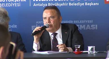 Antalya Belediye Başkanı Muhittin Böcek Finike'de sorunları dinledi