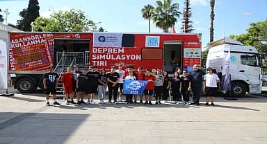 Antalya Büyükşehir Belediyesi'nden öğrencilere Deprem Simülasyon Tır'ında eğitim 