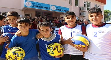 Antalya Büyükşehir'den Serik Dikmen İlkokulu'na spor malzemesi desteği 