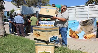Antalya Büyükşehir'den Serikli arıcılara kovan desteği