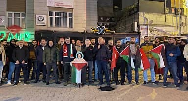 Artvin'de İsrail protestosu.. .İHH Temsilcisi Türk: "Onların mallarını tüketmeyin, boykotta bulunun"