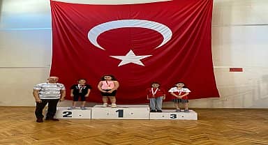 Badmintonda Bayraklı farkı