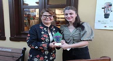 'Başka bir evrende' sergisi sanatseverlerden tam not aldı