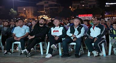 Başkan Atabay milli maçı vatandaşlarla birlikte izledi