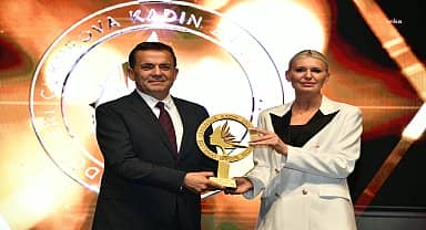 Bilecik Belediye Başkanvekili Subaşı'na 'Yılın Belediye Başkanı' ödülü