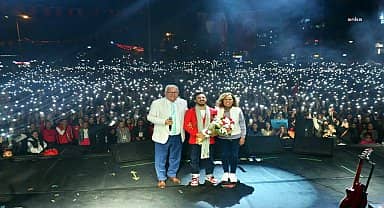 Buray ve Betül Demir, Cumhuriyet'in 100. yılında Kdz. Ereğli'de sahne aldı