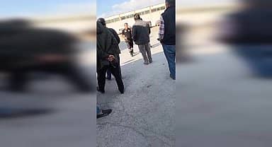 Burdur'da bir zincir markete yük getiren 69 kamyon şoförü, bir haftadır yüklerin boşaltılmamasını kontak kapatarak protesto etti