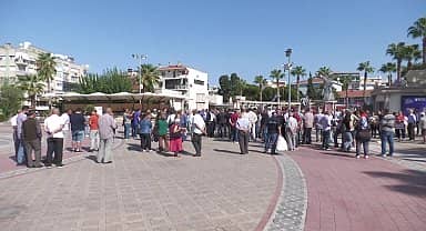 CHP Menemen İlçe Örgütü, taşınmazları satan Menemen Belediyesine yürüyerek satışları protesto etti...
