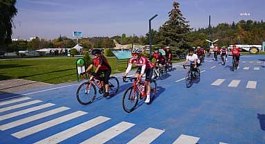 Cumhuriyet'in 100. yılı için 29 bisikletçi 100 kilometre pedal çevirdi