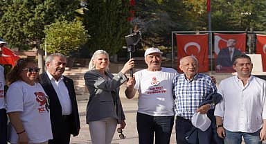 Cumhuriyet meşalesini Çankaya'ya taşıyan sporculara Bilecikliler eşlik etti
