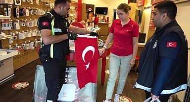 Edremit bayraklarla donatıldı