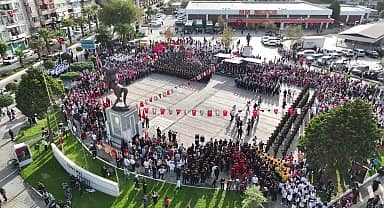 Edremit'te Cumhuriyet'in 100. yılı coşkuyla kutlandı