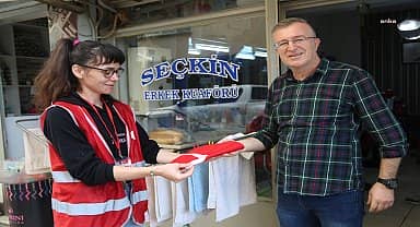 Efeler Belediyesi'nden 100. Yılda bayrak dağıtımı