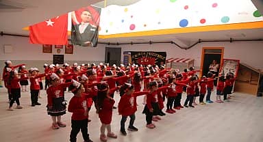 Efeler'in gündüz bakımevlerinde Cumhuriyet Bayramı coşkusu