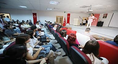 Efes Selçuk Belediye Başkanı Başkan Filiz Ceritoğlu Sengel Üniversiteli öğrencilere seslendi: "Kapımız size her zaman açık"