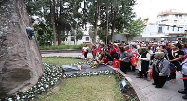 Efes Selçuklu kadınlar, Zübeyde Hanım'ın huzurunda