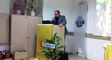 Eğitim Sen Samsun şubesi: "24 Kasım'da dağıtacakları beyaz önlükleri iade edeceğimizi ilan ediyoruz"
