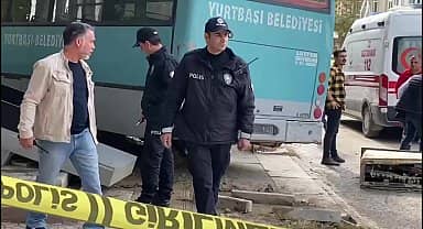 Elâzığ'da fidan dikimine giden öğrencileri taşıyan midibüs kaza yaptı