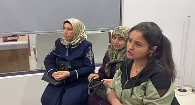 Elazığ'da Konteynerkentten çıkmaları istenen depremzedeler tepki gösterdi: "TOKİ'den makul fiyatlarla ev talep ediyoruz. Devlete borcumuzu ödeyeceğiz"