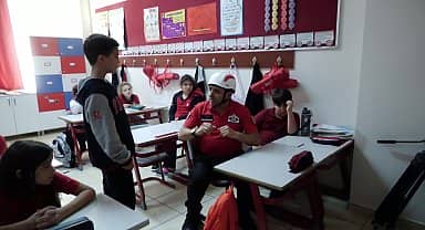 Esenyurt Belediyesi'nden okullarda ilk yardım ve deprem bilinci eğitimi