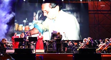 Eskişehir Büyükşehir Belediyesi Senfoni Orkestrası 100. Yıl kutlamalarında Zülfü Livaneli konserinde sahne aldı