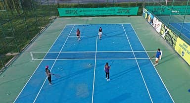 Eskişehir Büyükşehir'in Batıkent tenis kortlarına yoğun ilgi