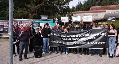 Eskişehir Emek ve Demokrasi Platformu, Anadolu Üniversitesi önünde öğrenci intiharlarıyla ilgili açıklama yaptı: "Bugün yüreğimiz kanıyor"