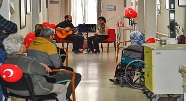 Eşrefpaşa Hastanesi'nin koridorları 100. yıl coşkusuyla renklendi