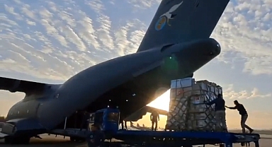 Gazze'ye 4 uçaklık malzeme yardımı gönderildi