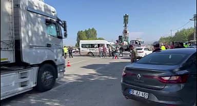 Iğdır'da meydana gelen trafik kazasında 8'i öğrenci olmak üzere 10 kişi yaralandı
