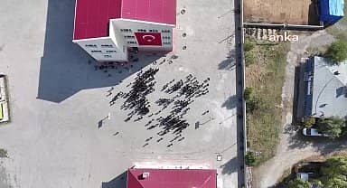 Iğdır Vali Şemsettin Uzun Ortaokulu öğrencileri Atatürk silueti oluşturdu