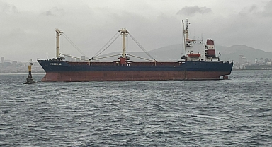 İstanbul'da kuru yük gemisi karaya oturdu