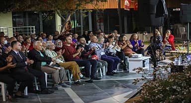 İzmir Bayraklı'da Cumhuriyet'in 100. Yılı Paneli: "çıkış yolumuz Atatürk devrimleri"