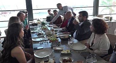 İzmir'de Cumhuriyet'in 100'üncü yılında meclis koltuklarında gençler ve çocuklar oturacak