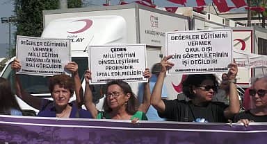 İzmir'de Cumhuriyet Kadınları'ndan "ÇEDES" protestosu