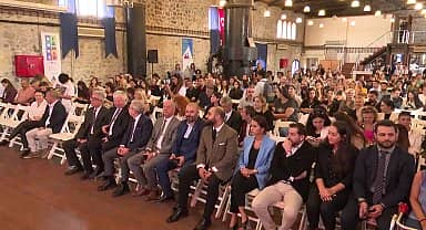 İzmir'de iş dünyası ile iş arayan gençler Kariyer Fuarı'nda buluştu
