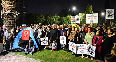 İzmirli depremzedeler eylemde: “36 ay geçti, bıçak kemiğe dayandı, artık yeter”