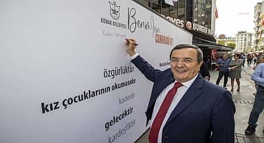 İzmirliler 100'üncü yılda duygularını Cumhuriyet duvarına yazdı