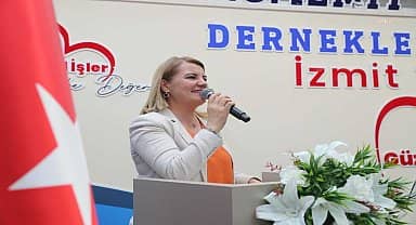 İzmit Belediye Başkanı Hürriyet, kuaför esnafıyla bir araya geldi