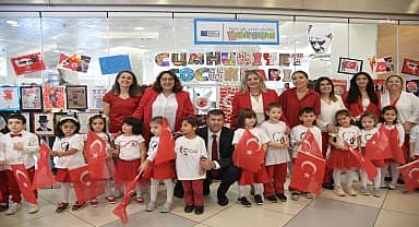 Kadıköy'de çocukların 100. Yıl Cumhuriyet coşkusu