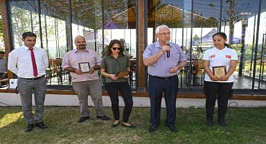 Karabağlar Belediye Başkanı Selvitopu, hayvanları koruma günü kapsamında çocuklarla bir araya geldi