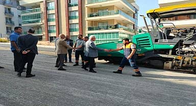 Karabağlar Belediyesi asfalt çalışmalarına devam ediyor