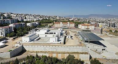 Karabağlar'da Atatürk Gençlik ve Spor Merkezi'nin inşaatı devam ediyor