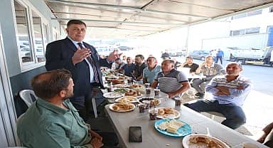 Karşıyaka Belediye Başkanı Tugay'dan sanayi esnafına ziyaret