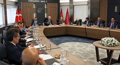 Kemal Kılıçdaroğlu, CHP Genel Merkezi'nde bir grup partili milletvekiliyle bir araya geldi