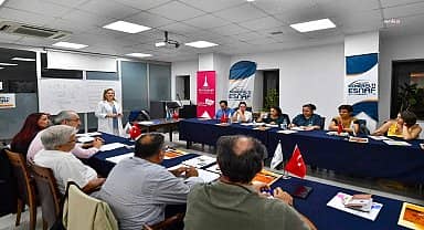 Kemeraltı esnafına mesleki İngilizce kursu devam ediyor