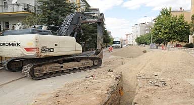 Kırşehir Belediyesi yağmur suyu hattı çalışmalarına devam ediyor