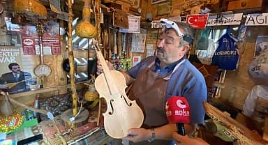 Kırşehirli sanatçı, yetiştirdiği su kabağını sanata dönüştürüp, kabak kemani imal ediyor